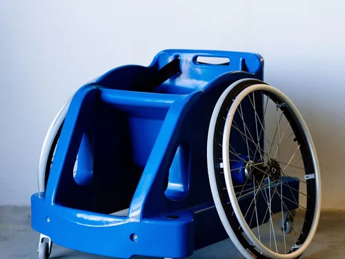 Un fauteuil handisport adapté … aux valides