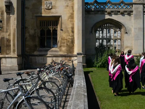 Le Royaume-Uni va réintégrer le programme d'échange universitaire...
