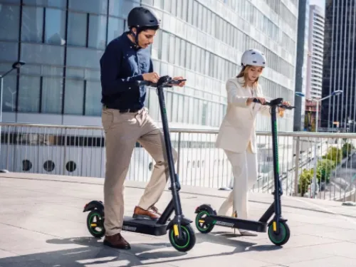 Trottinettes électriques : casque et gilet fluo obligatoires à...