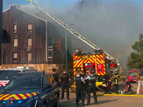 Incendie d’un immeuble à Guérande : une enquête ouverte après le...