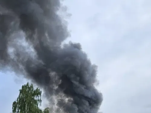 Un incendie en cours sur le site de la société Derichebourg à...