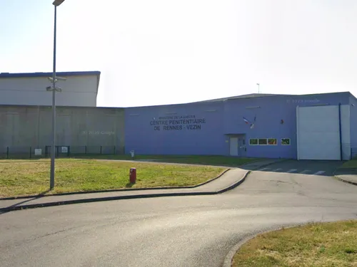 Drogue, couteaux et smartphones saisis à la prison de Rennes-Vezin