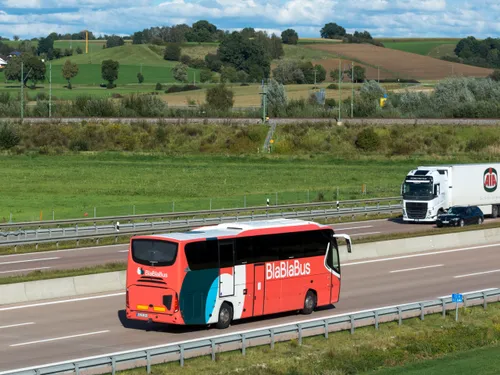 Vers la fin des "Cars Macron" ? BlaBlaCar Bus annonce son projet de...