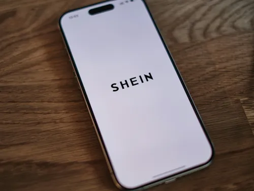 Shein visé par une procédure de suspension après la découverte de...