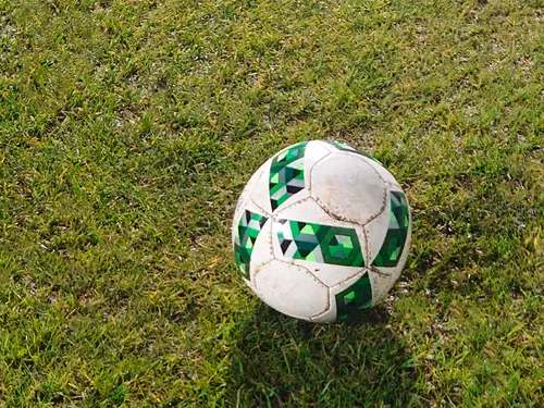 Près de 300 mineurs non accompagnés sont privés de football dans...