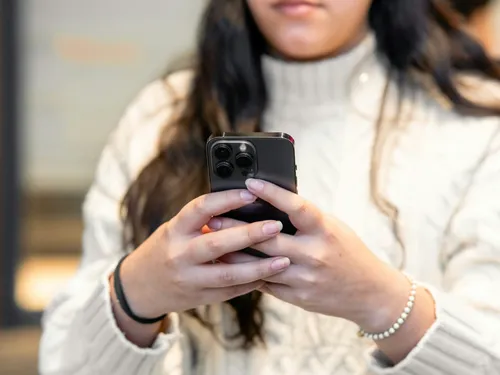 Interdiction du portable au lycée : l'inquiétude et le scepticisme...