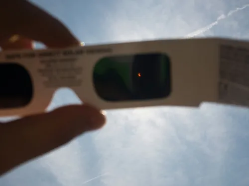 Éclipse solaire du 12 août : la ruée vers les lunettes de...