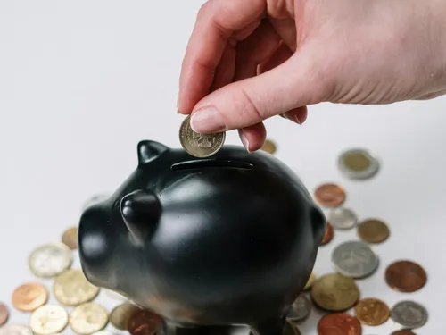 Emprunter ou épargner ? Les Français choisissent de plus en plus la...