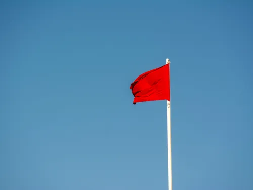 A quoi correspondent les couleurs des drapeaux sur les plages...