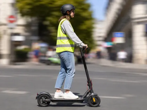 Trottinettes électriques : casque et gilet réfléchissant désormais...