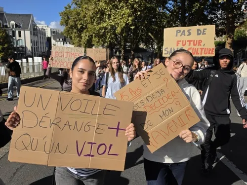 De Blois à Bourges, une mobilisation lycéenne qui se durcit en...