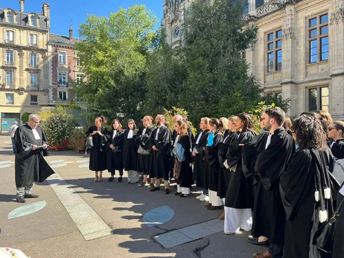 Les avocats de Rouen en grève contre le projet de loi sur la...