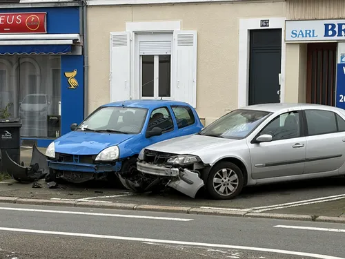Le Mans : ivre, elle percute deux voitures
