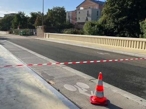 Le Mans : un garçon de 16 ans meurt sur son vélo, percuté par un...