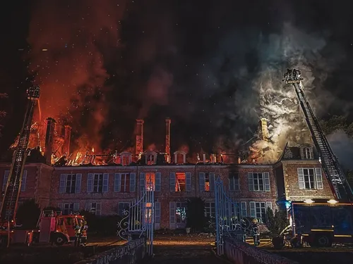 Theillay : le château de Rère détruit par les flammes