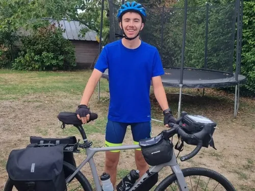 800 kilomètres à vélo : le défi solidaire de cet étudiant sarthois