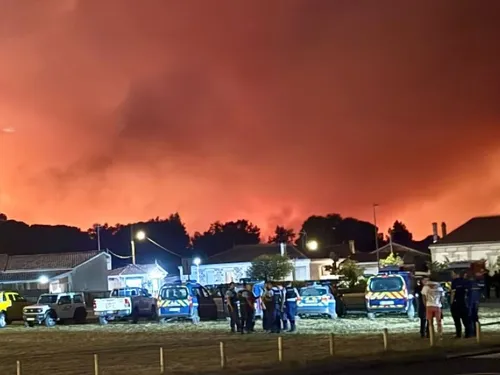 Gironde : 220 000 personnes évacuées, 84 pompiers blessés