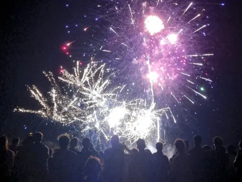 Sternes contre feu d’artifice : à Blois, une décision qui fait des...