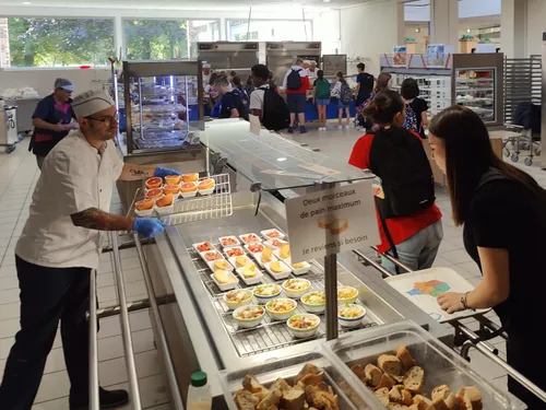 À la cantine, les lycéens du Centre Val de Loire doivent désormais...