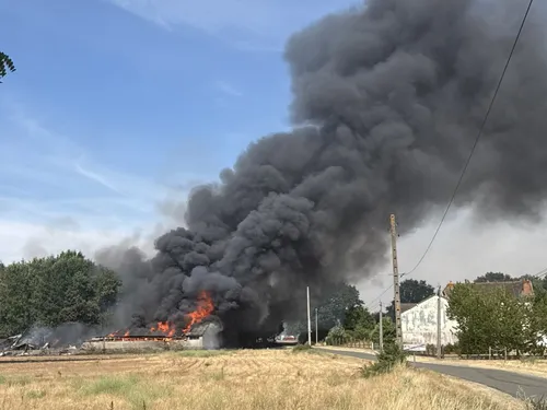 Loir-et-Cher : quatre incendies mobilisent 250 pompiers, des...