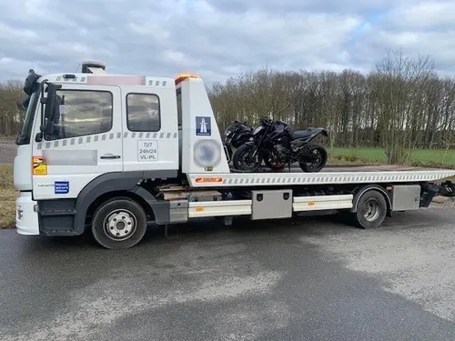 Sur la D323 en Sarthe, deux motards à plus de 150 km/h