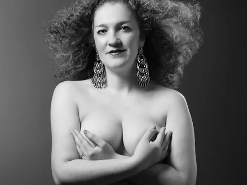 Pour "Octobre Rose", 25 volontaires posent topless dans le pays d'Auge