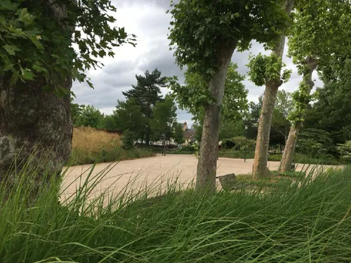 Vents forts : parcs publics fermés, trains au ralenti