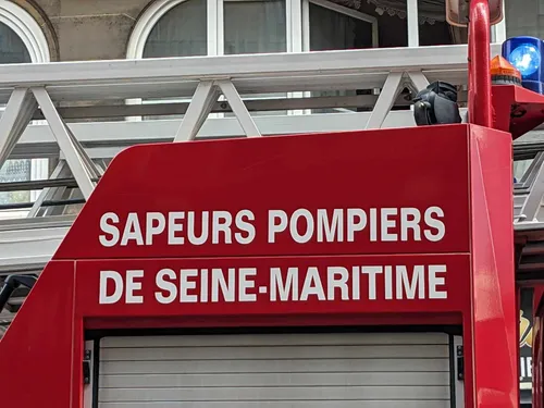 A Rouen, un hôpital évacué après un feu de véhicules