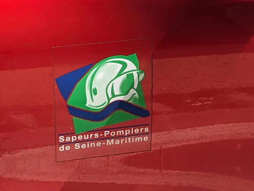 Percuté par un poids lourd, un cycliste grièvement blessé au...