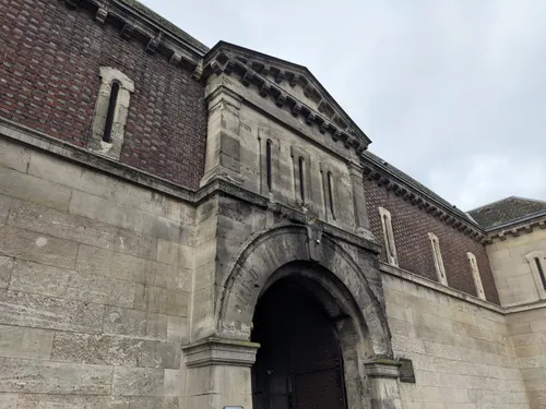 Morsure, téléphones, drogues et lames artisanales à la prison de Rouen