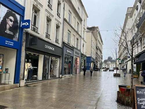 Au Mans, le trottinettiste percute une vieille dame et lui vole son...