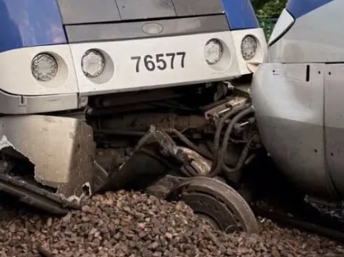 Le TER déraille à Oissel : la présence d'un morceau de rail sur la...