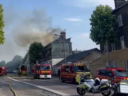 Déville-lès-Rouen : une maison abandonnée prend feu