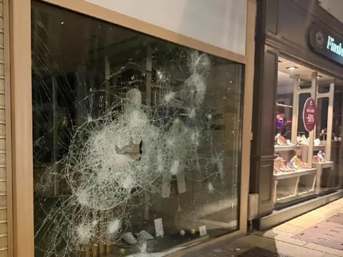 Le Mans : deux policiers blessés, deux "casseurs" interpellés