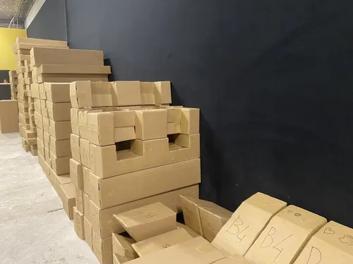 Bourges : une tour de beurre en carton de 20 mètres pour marquer...