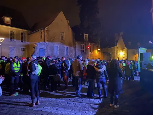 "Un défi personnel" : Des centaines de randonneurs ont relié...