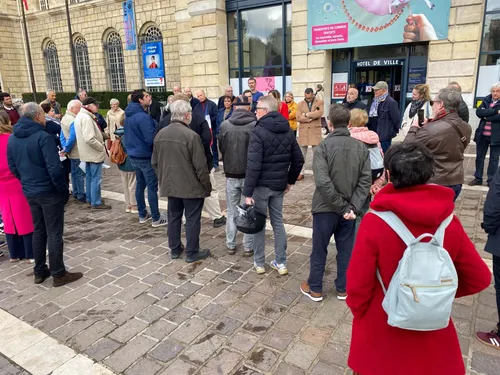 Rouen : rassemblement devant la mairie après les pillages du...