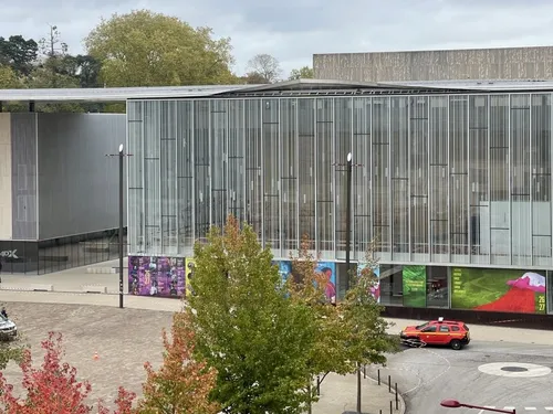 Le Mans : le toit du théâtre des Quinconces menace de s'envoler 