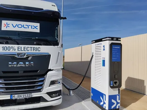 À Vierzon, Voltix branche la station pour poids lourds électriques...
