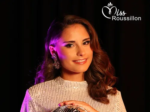 La Miss du Jour : Ilinca , 18 ans, changera, peut être de vie, dans...