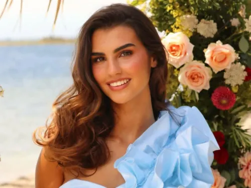 La Miss du Jour : Julie Lamarre , 18 ans , de Bages sera peut être,...