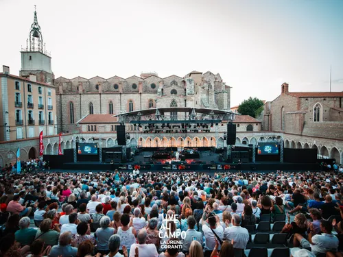 Live au Campo 2024 : Pluie d'artistes attendue, la tête dans les...