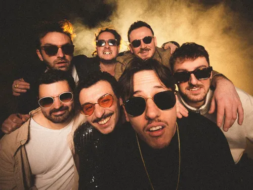 MASSBEAT: Qui est ce groupe, qui met le feu chaque été, aux scènes...