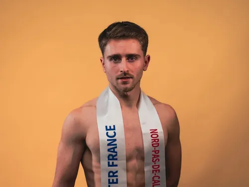 Mister France 2026 : Enzo Dilly représente le Nord–Pas-de-Calais