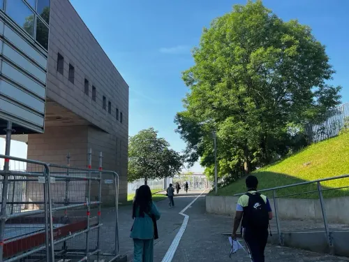 Des mutations de professeurs loin du territoire, "alors que les...