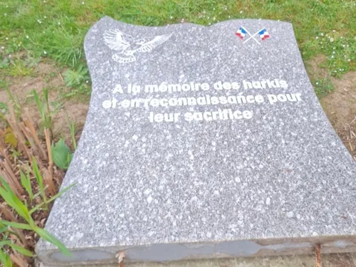 Louvroil - La stèle hommage aux Harkis d'Algérie dégradée