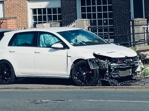 Hautmont - Il percute un muret et prend la fuite