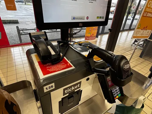 Aulnoye-Aymeries - Auchan ouvert le dimanche après-midi "C'est non"...