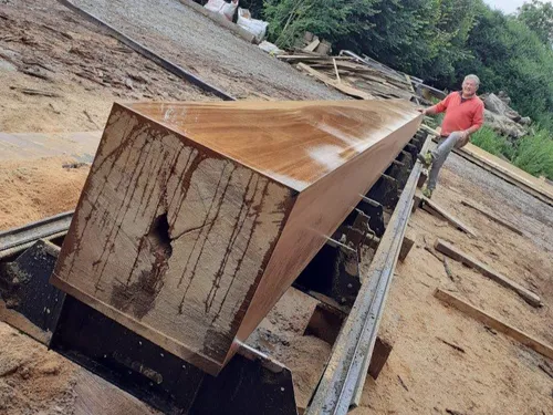 Patrick, scieur à St-Aubin a aidé à rebâtir Notre-Dame de Paris