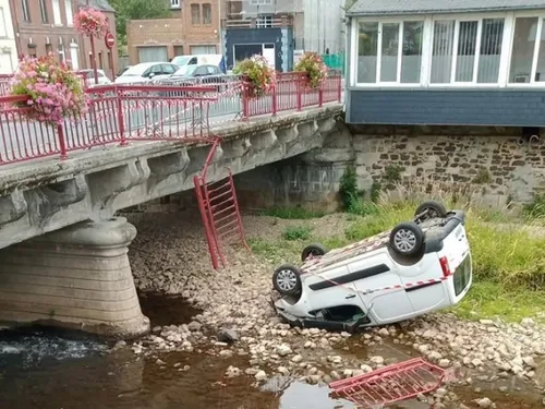 Hirson : une voiture tombe du pont…